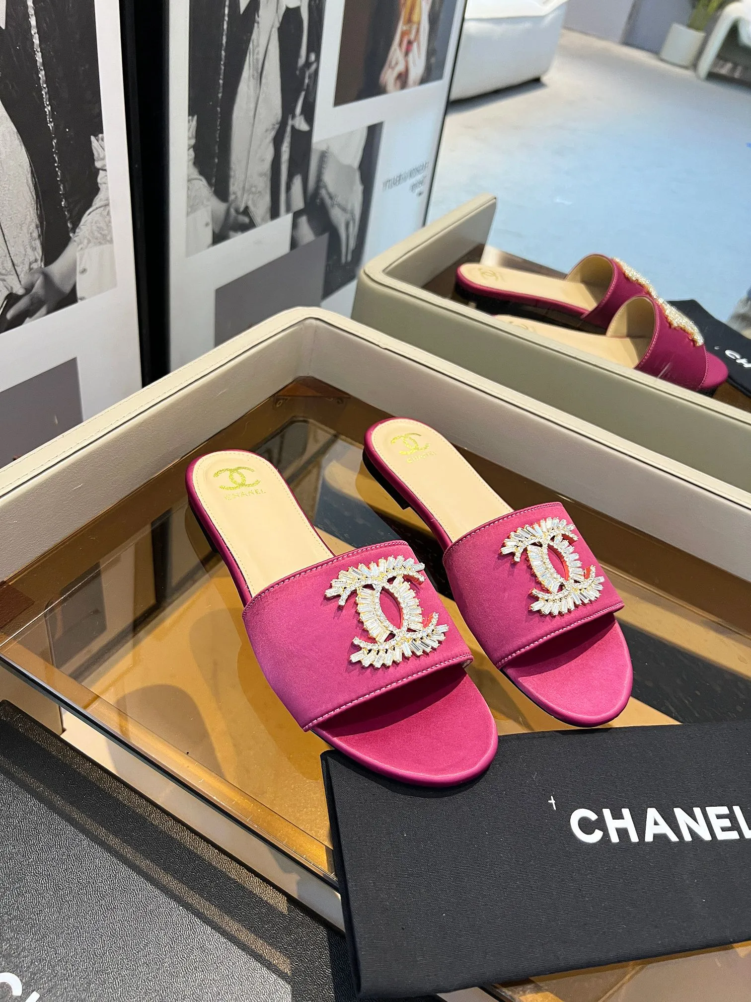 👟👟Ex-factory price 340👟👟 Genuine leather bottom +40 🎉🎉🎉Chanel Xiaoxiang C family sandals series official website synchronization, classic and elegant, casual wear 🌹🌹🌹🌹Original logo~Select imported cowhide and C family custom fabrics, multiple colors for the goddess to choose! ❤️❤️❤️❤️ Code number: 36~40 (customized 35 41 42 43 44 cannot be returned or exchanged)